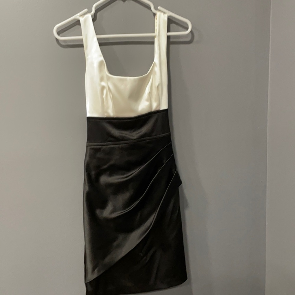 Black and white dress. Size 5 (junior sizing , fit a womans size 4)
